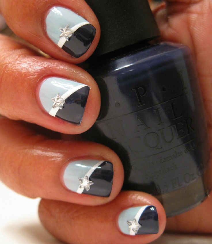 Elegant Nail Design: Soft Blue and Deep Navy with Silver Accents and Star Embellishments.