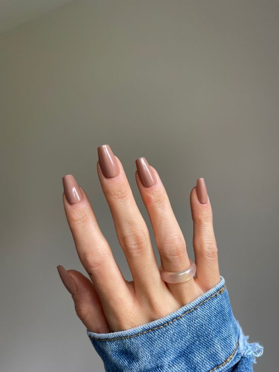 Chic Minimalist Nude Nails: Effortless Elegance for Any Occasion.