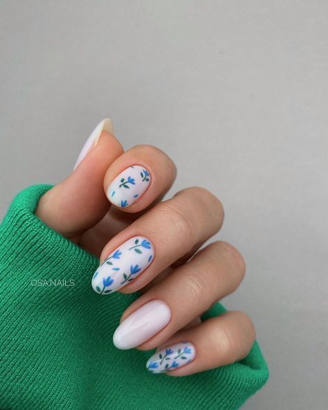 Delicate Floral Nail Design with Blue Accents and Soft Pastels for a Fresh Spring/Summer Look.