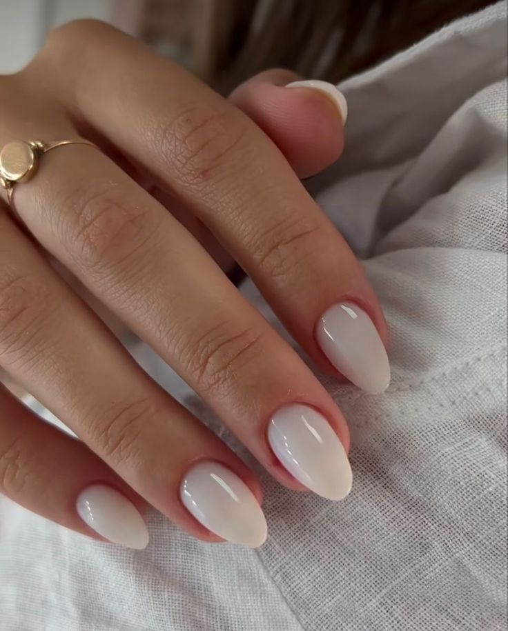 Elegant Almond-Shaped Nails with Soft Gradient and Gold Accent for a Refined Look.