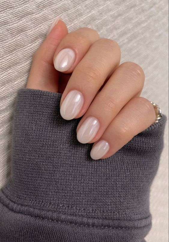 Sophisticated Almond-Shaped Nail Design with Pearlescent Finish for All Occasions.