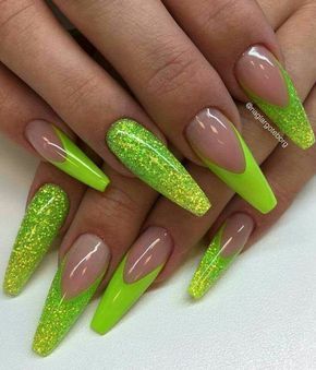 Bold Stiletto Green Nail Design with Glossy and Glitter Finishes.