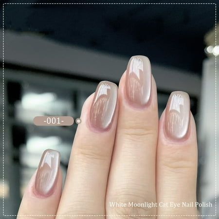 Chic Gradient Nails with Cat Eye Effect: A Modern Twist on Classic Elegance.