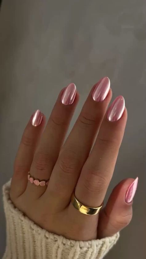 Chic Oval Pink Metallic Nails: A Sophisticated Look for Any Occasion.