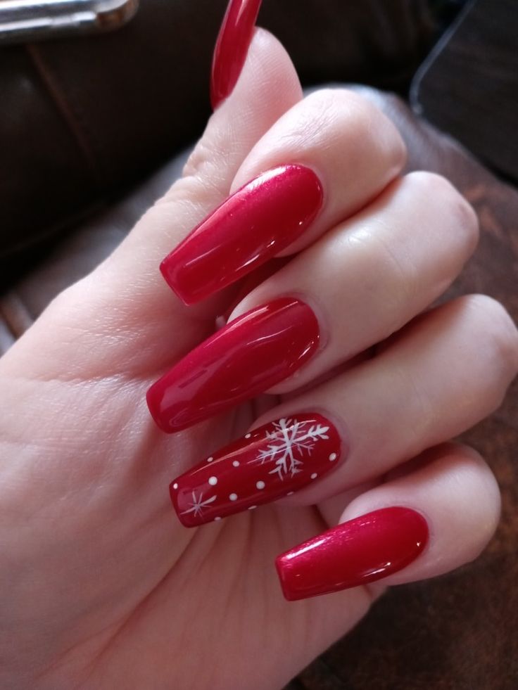 Festive Winter Nail Art: Glossy Red with Glitter Snowflake Accent