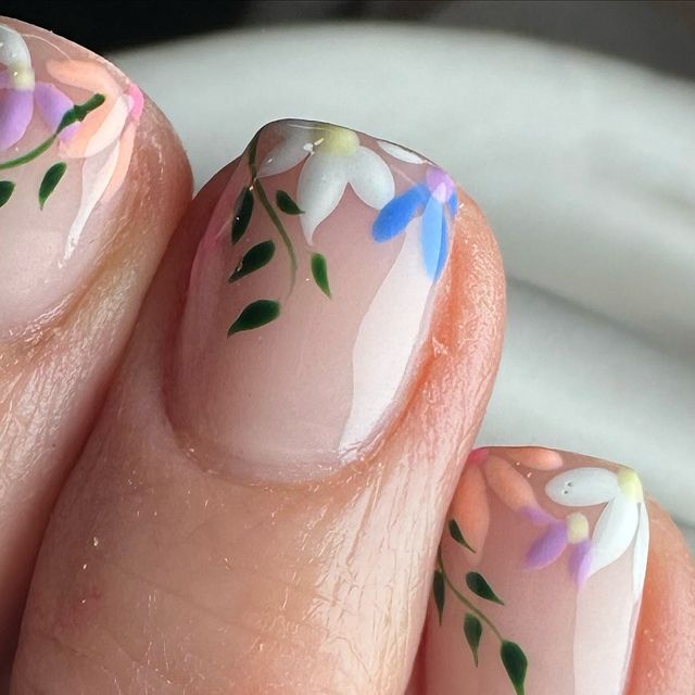 Elegant Floral Nail Design in Soft Pastels.