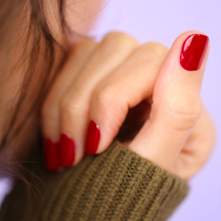 Chic Elegant Red Nail Design with Glossy Finish for a Sophisticated Look.