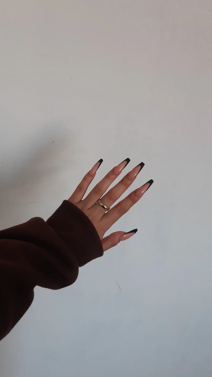 Elegant Two-Tone Long Nails: A Modern Statement of Confidence and Sophistication.