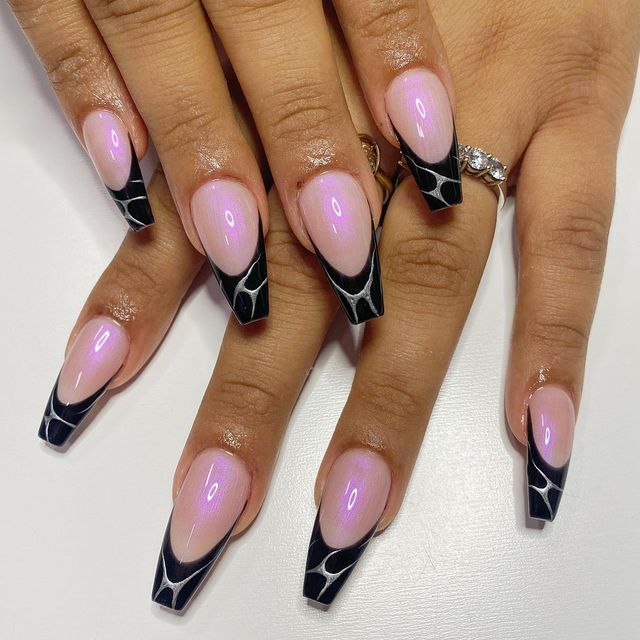 Chic Nail Design: Elongated Acrylic Tips with Black Edges and Soft Pink Base