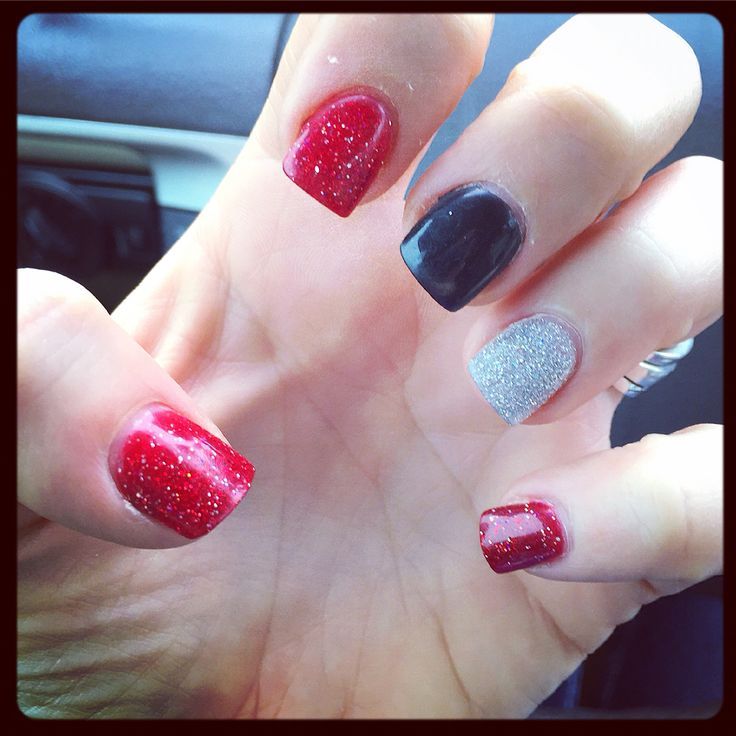 Vibrant Nail Art: A Chic Blend of Glittery Red, Sleek Black, and Shiny Silver.