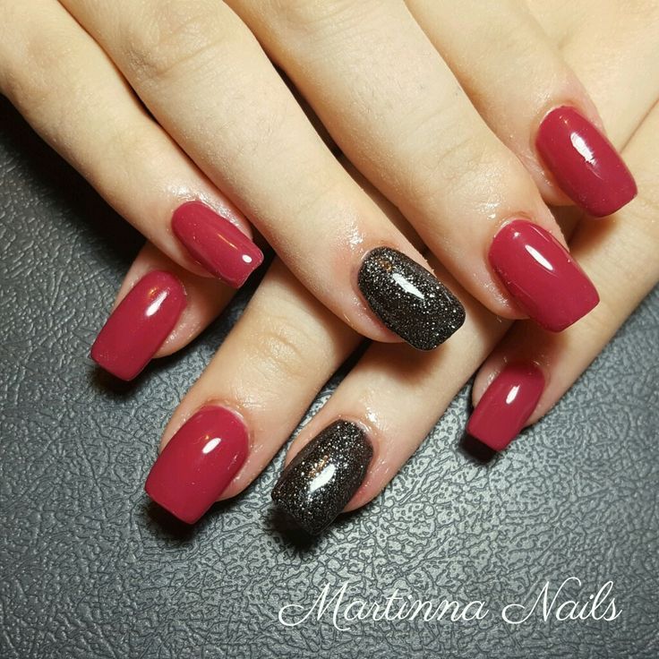 Chic Burgundy and Black Glitter Nail Design with Square Tips