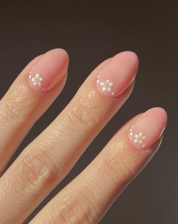 Elegant Floral Nail Design: Soft Pink Base with Charming White Flowers for a Natural Aesthetic.