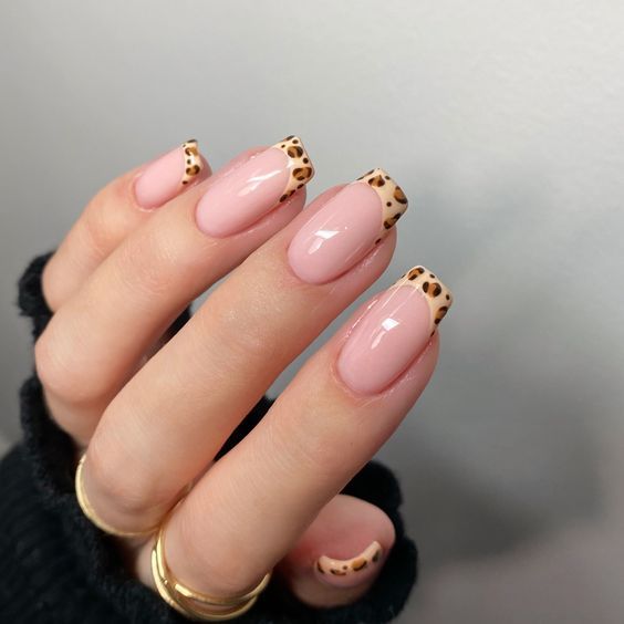 Chic Nude Pink and Leopard Print Nail Design: A Bold yet Elegant Trend.