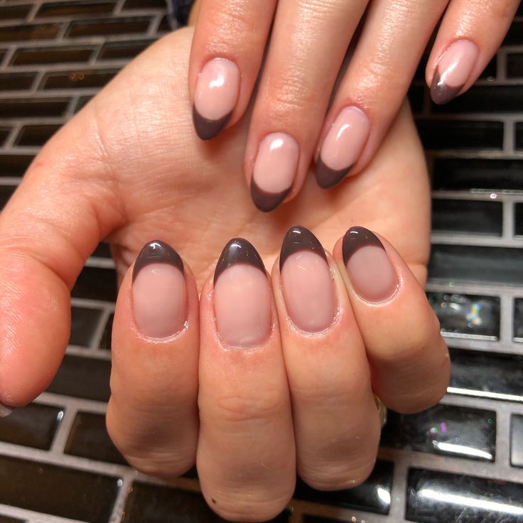 Chic Nail Design: Modern French Tips with Dark Accents