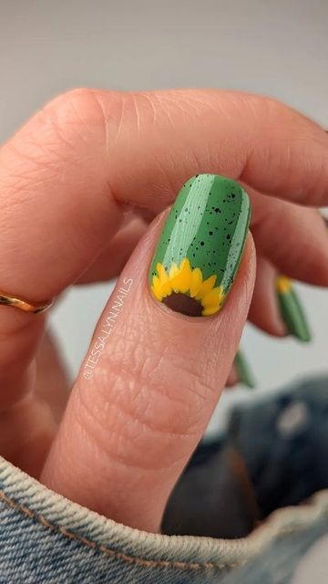 Cheerful Sunflower Nail Design: Vibrant Green and Yellow Aesthetic for Summer.