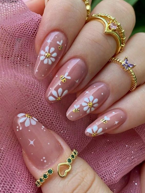 Whimsical Floral Nail Design with Daisies, Bees, and Gold Accents for a Cheerful Summer Aesthetic.