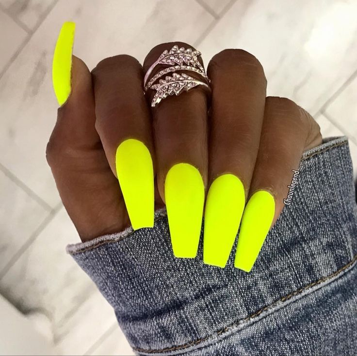 Vibrant Neon Yellow Manicure: A Bold Summer Statement Enhanced by Dazzling Rings.