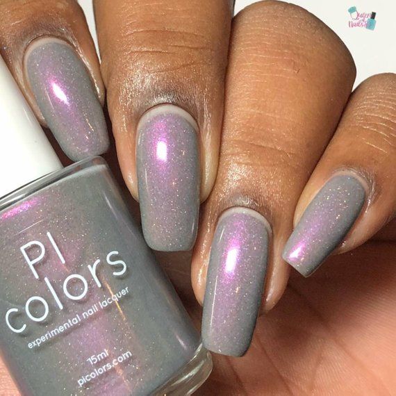 Elegant Gradient Nail Design: Soft Grey Base with Holographic Accents