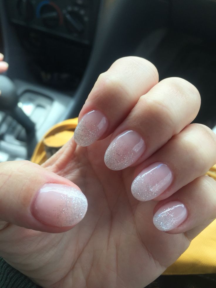 Elegant Sparkling Ombre Nails: A Sophisticated Gradient from Soft Pink to Shimmering White.