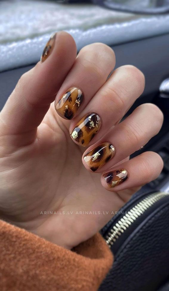 Luxurious Tortoiseshell Nail Design with Gold Leaf Accents