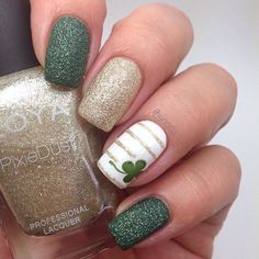 Glamorous Festive Nail Design: Green and Gold with Sparkling Glitter and Shamrock Accent.