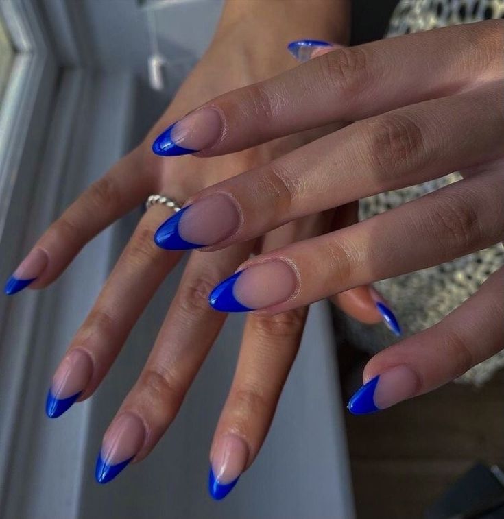 Elegant Ombre Blue French Tips for a Playful, Sophisticated Look.