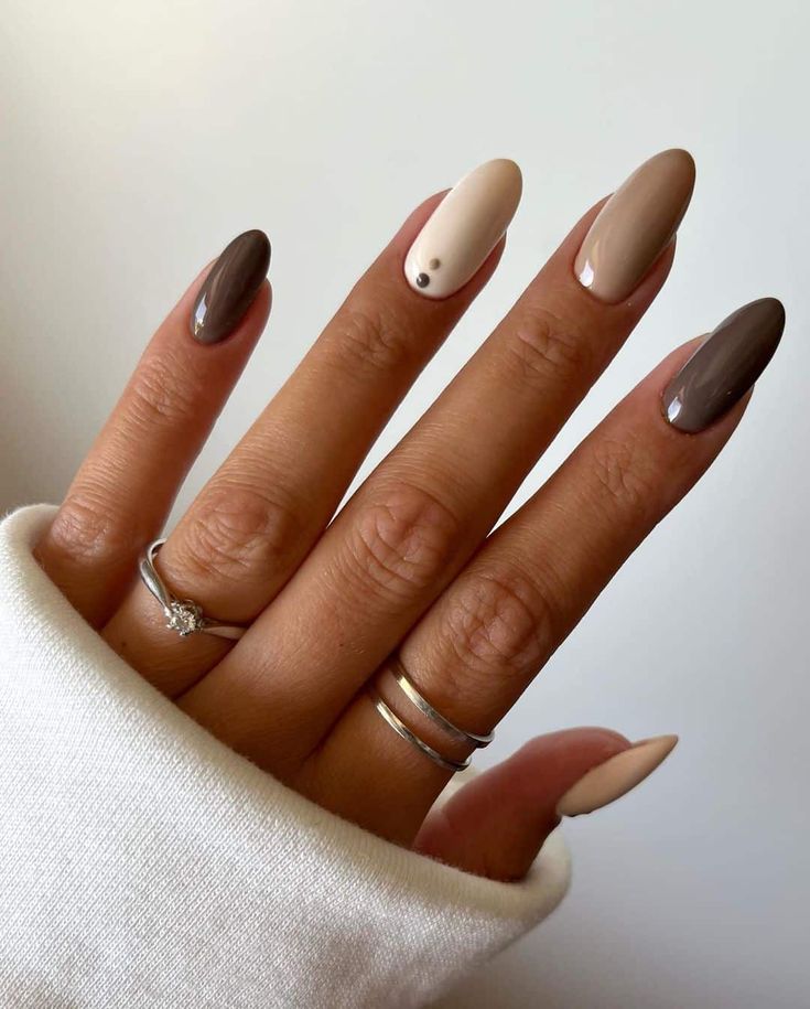 Elegant Almond-Shaped Nails in Warm Beige and Rich Brown with Chic Accent Detail.