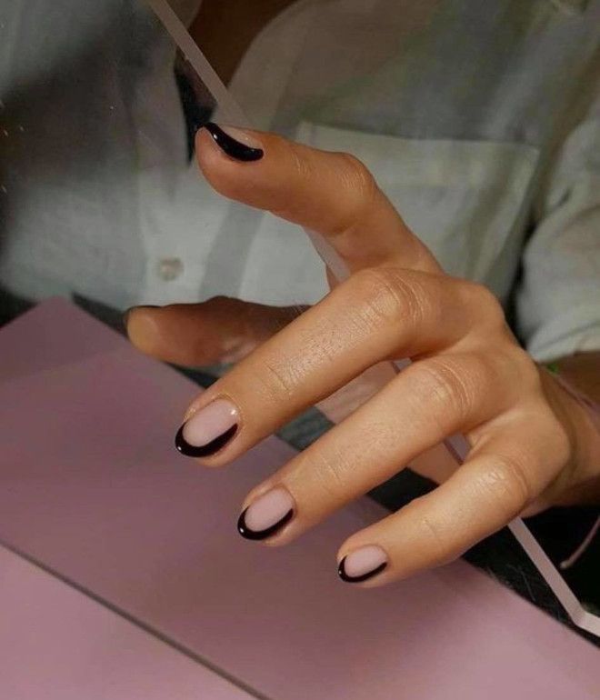 Chic French Manicure with Modern Black Tips: A Versatile Elegant Nail Design.