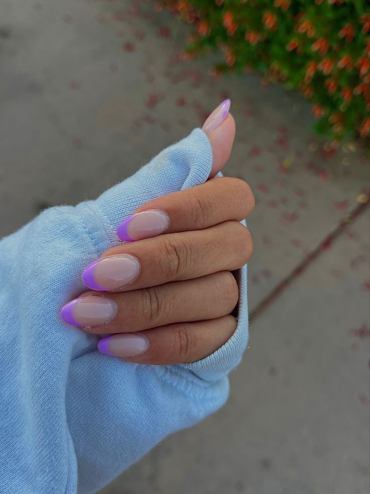 Chic Minimalist Nail Design with Natural Base and Soft Lavender Tips