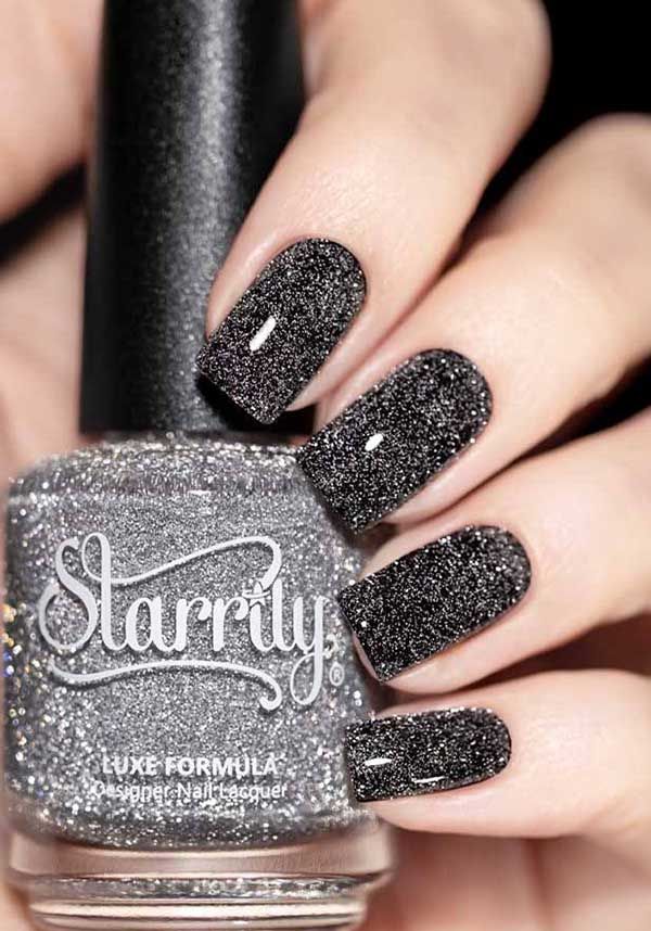 Bold and Glamorous: Sparkling Black Nails for Every Occasion