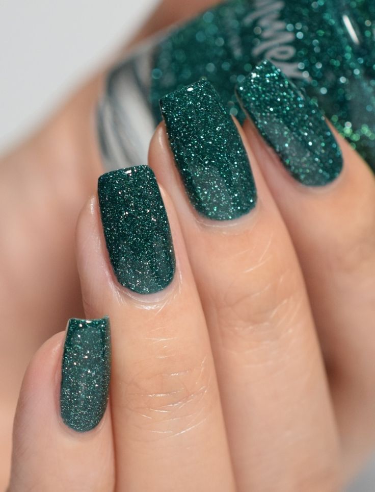 Glamorous Sparkling Teal Nails: Bold Fashion Statement with Glittering Elegance.