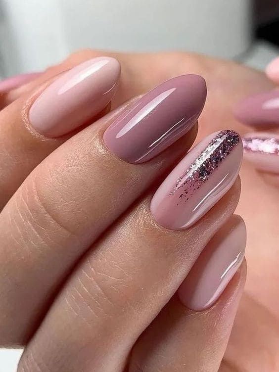 Sophisticated Nail Design with Soft Pinks, Neutrals, and Glamorous Accents.