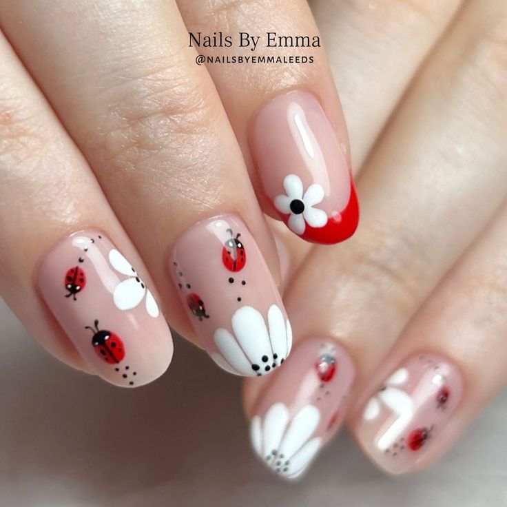 Whimsical Floral Nail Design with Ladybugs and Daisies for a Cheerful Spring/Summer Look