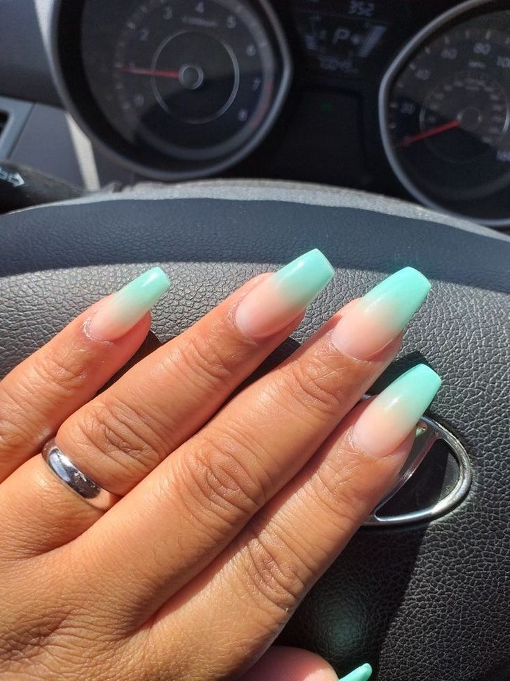 Chic Ombre Nails: Mint Green and Soft Pink for a Refreshing, Elegant Look