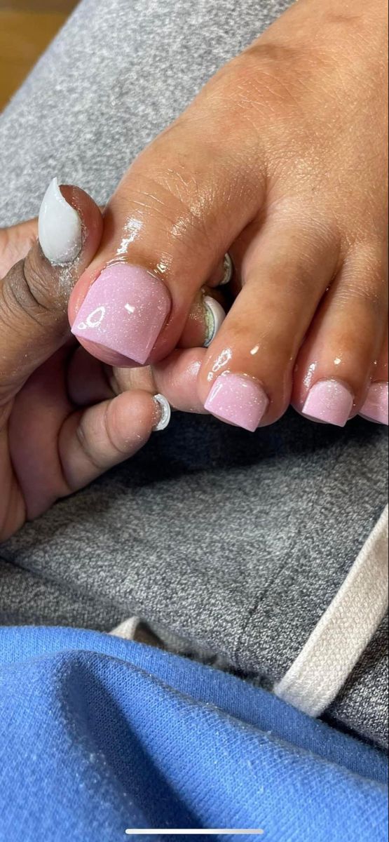 Chic Soft Pink and White Nail Designs for Elegant Versatility