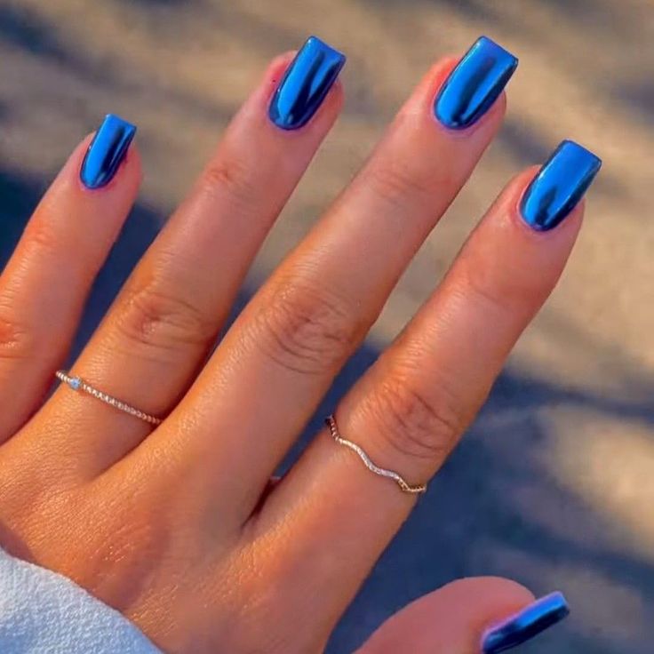 Elegant Glossy Royal Blue Square Nails: A Striking Modern Manicure.