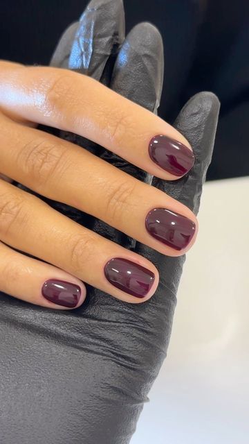 Chic and Elegant Glossy Burgundy Nails for Any Occasion.