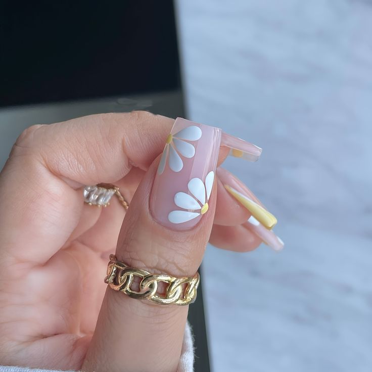 Playful Pastel Floral Nail Design with White Daisies and Yellow Accents.