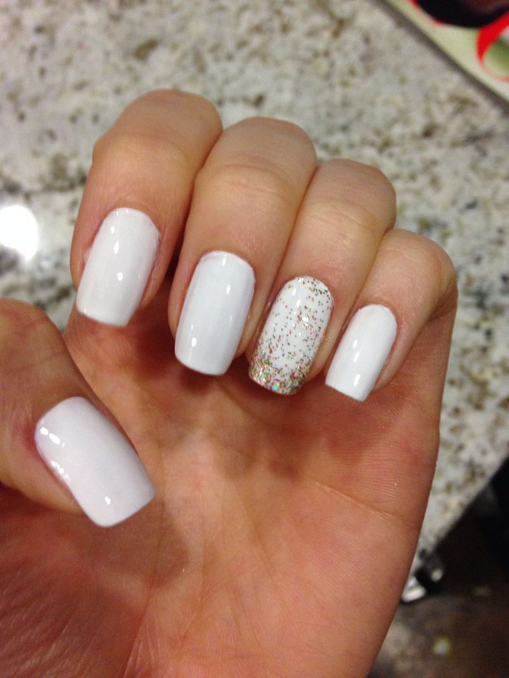 Chic White and Gold Glitter Nail Design for Any Occasion