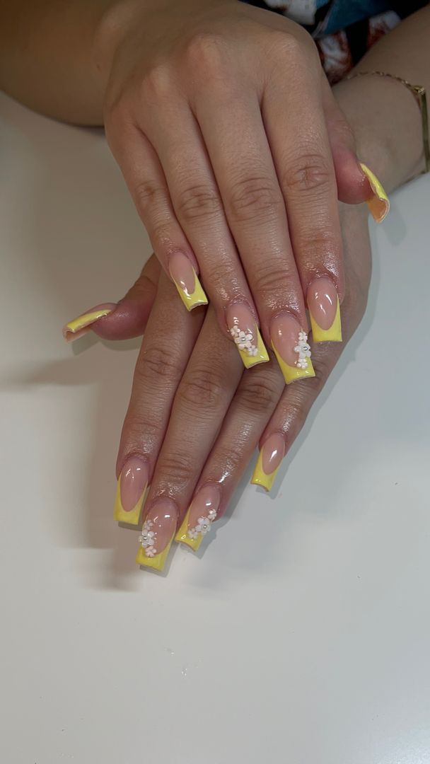 Vibrant Yellow Ombre Nails: A Playful Yet Elegant Design for Any Occasion.