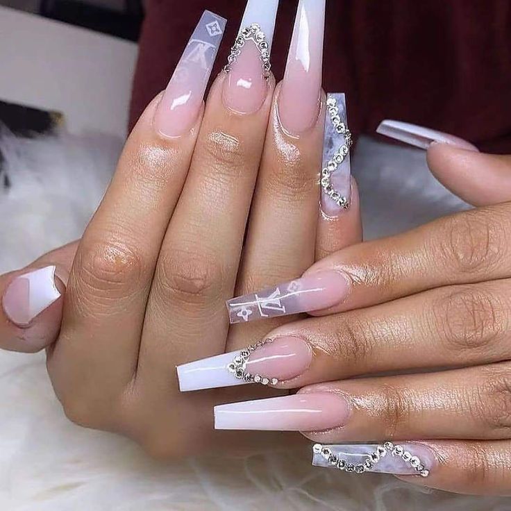 Glamorous Gradient Acrylic Nails with Chain Patterns and Rhinestones.