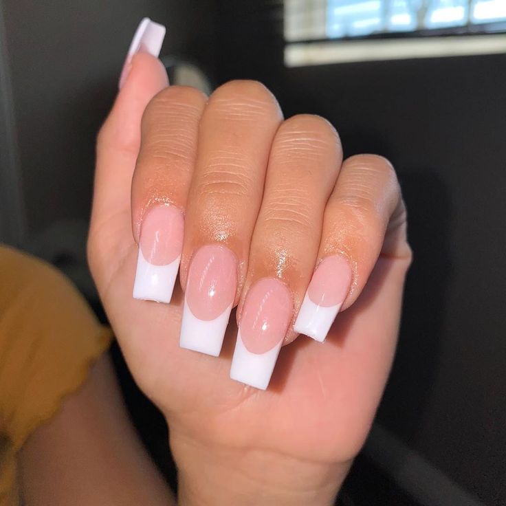 Chic Modern French Tip Nails: Soft Pink to Crisp White Gradation.