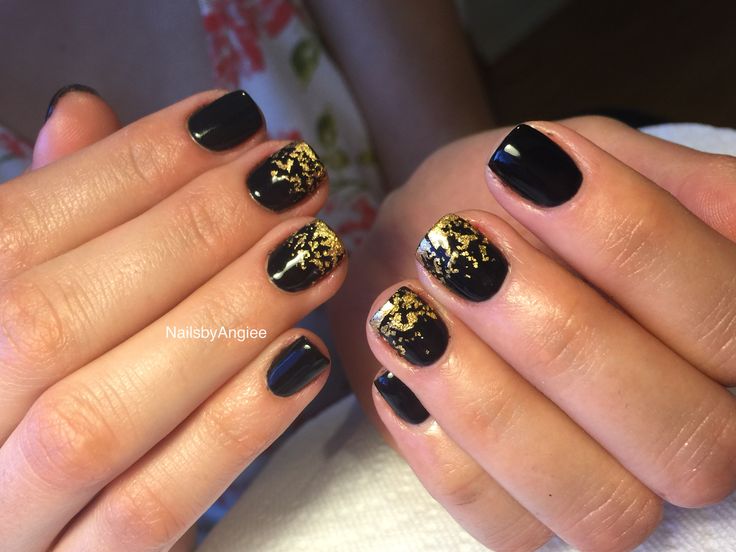 Striking Elegant Black and Gold Nail Design for a Bold Statement.