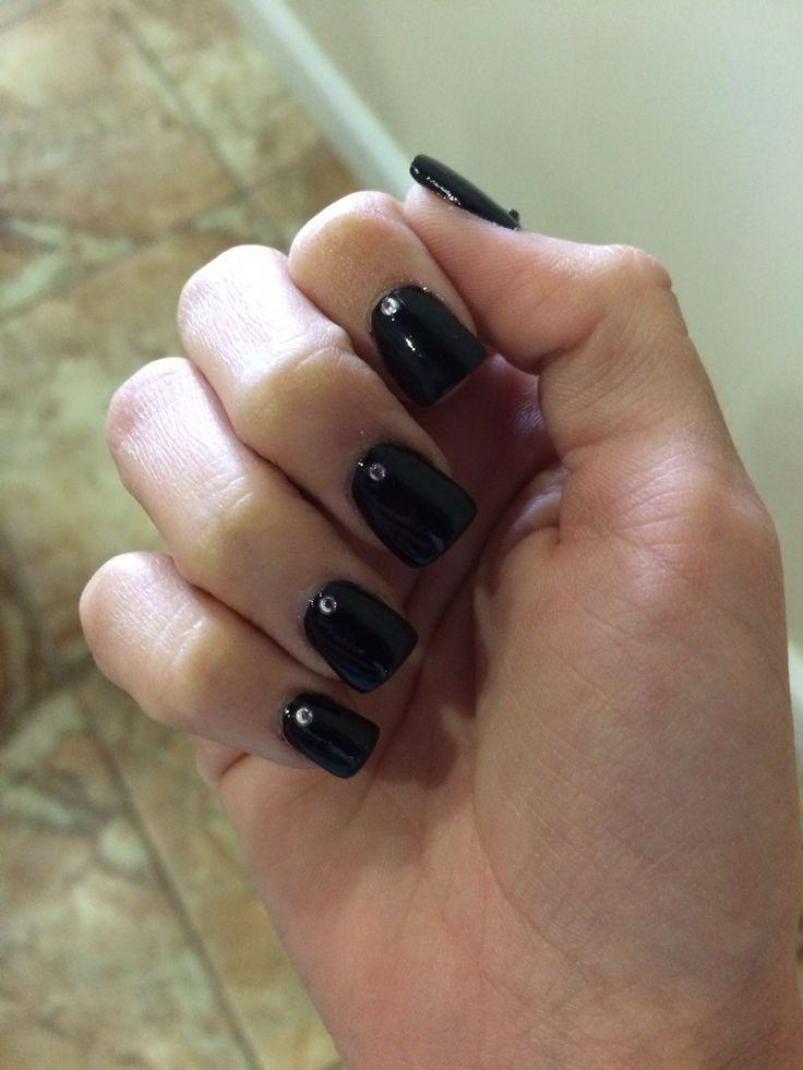 Sleek and Sophisticated Black Nail Art: A Versatile Choice for Understated Elegance.