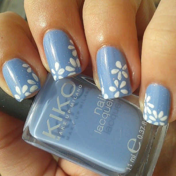 Charming Pastel Blue Floral Nail Design for a Cheerful Spring/Summer Aesthetic