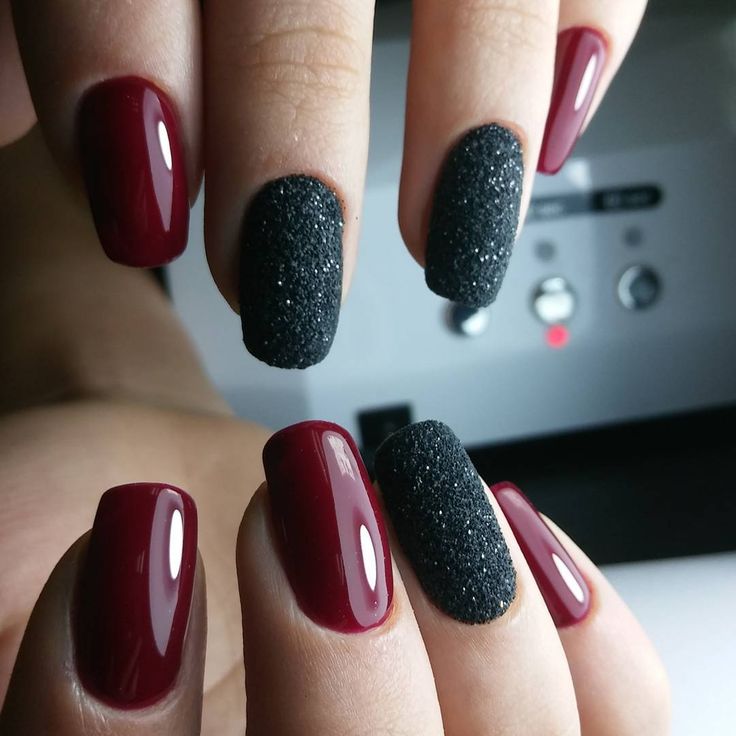 Chic Burgundy and Black Textured Nail Design for Stunning Elegance.