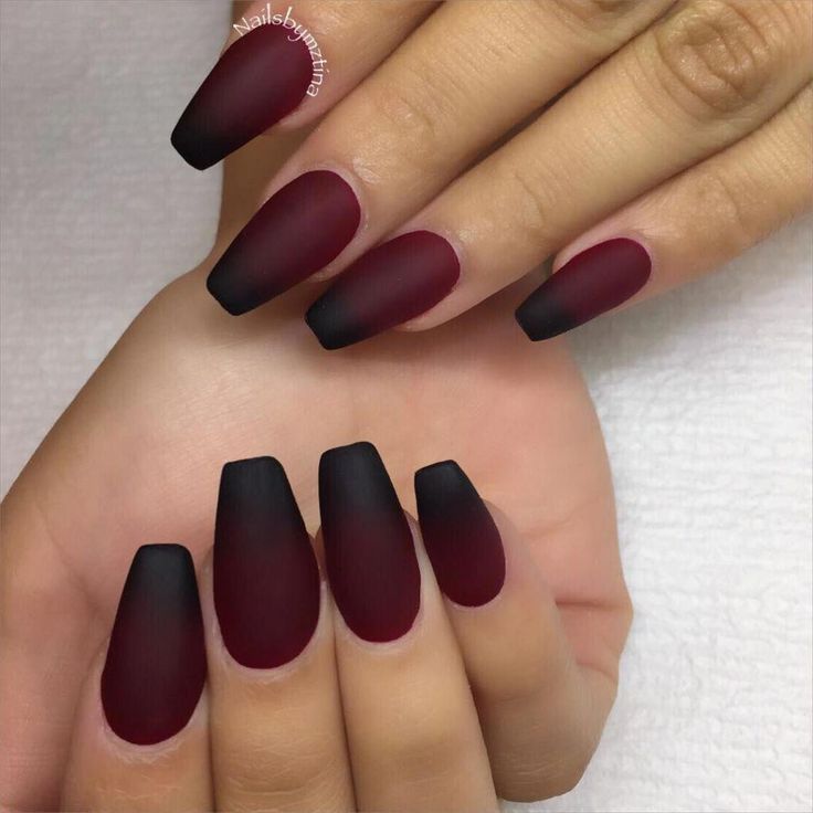 Elegant Ombre Nail Design: Burgundy to Matte Black for a Striking Modern Look.