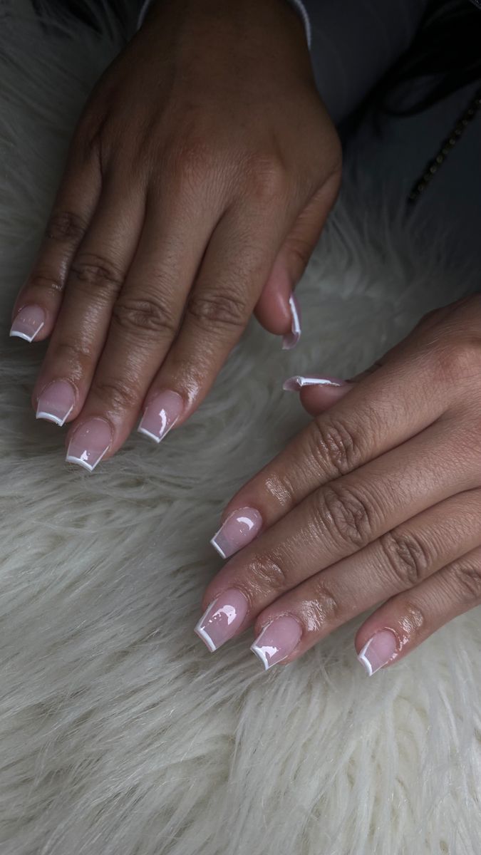 Sophisticated Classic French Manicure: Nude Base with Glossy White Tips