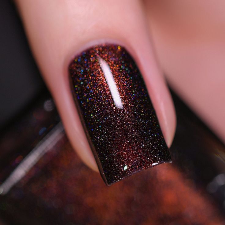 Captivating Holographic Nail Design: Bold Colors with Iridescent Glamour