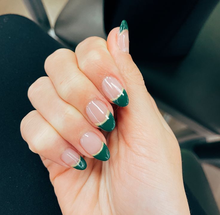 Chic Green-Tipped Nails with Elegant Gold Outline: A Modern Twist on French Manicure.